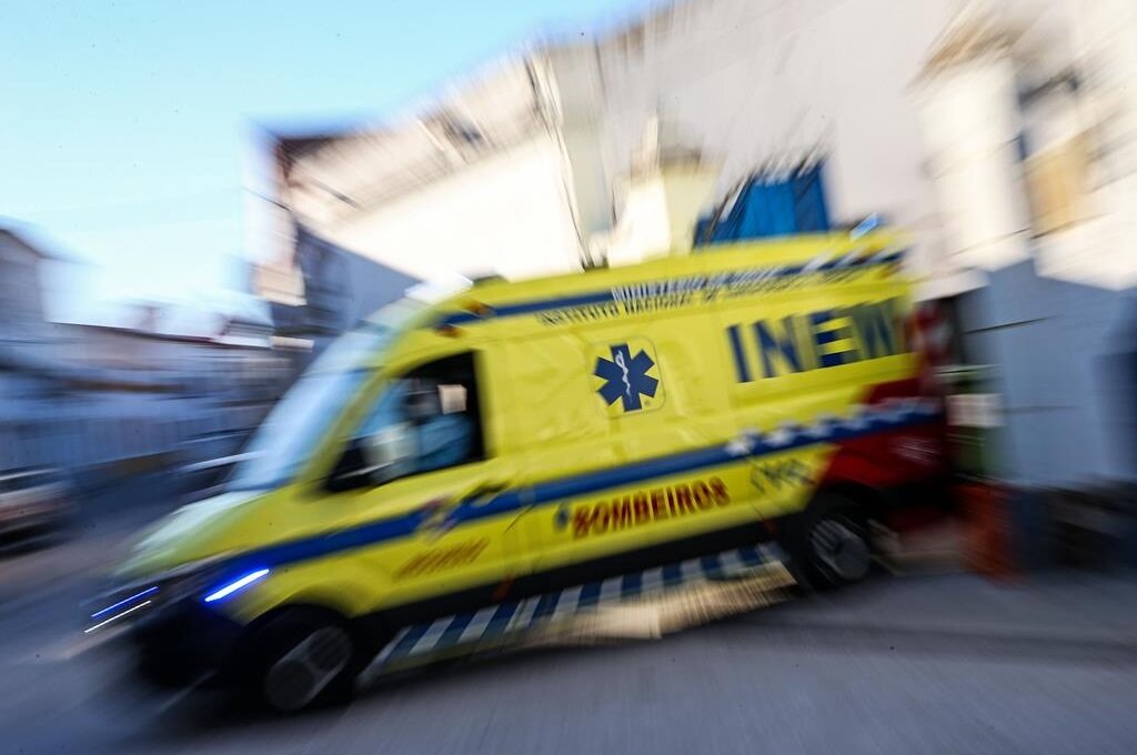Tragédia em Portugal: Jovem de 23 anos morre em colisão entre carro e camião