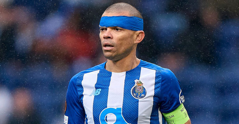 FC Porto reage ao ‘assédio’ a Pepe