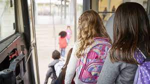 Menina de três anos ficou sozinha no autocarro da escola durante seis horas